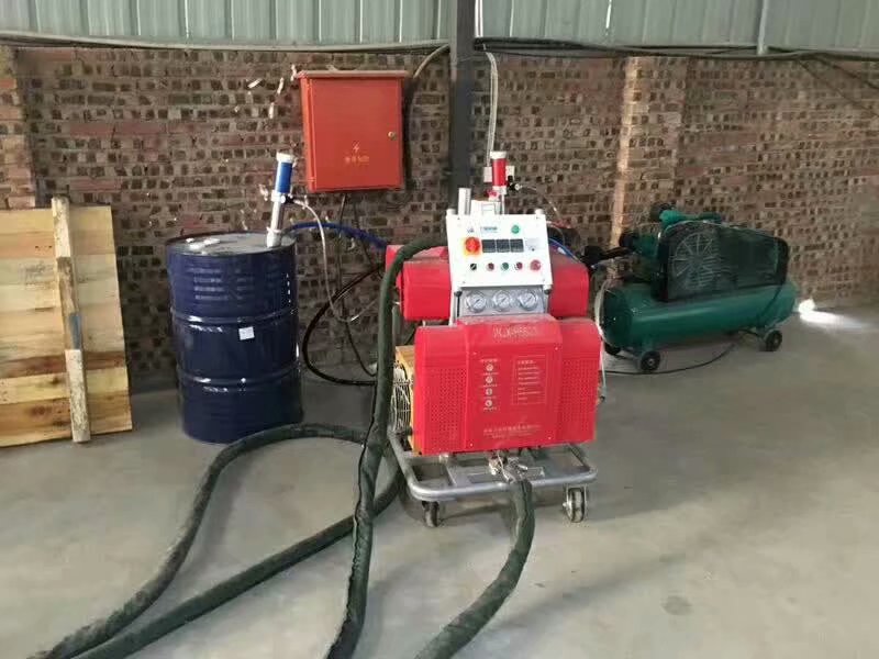 泡沫雕塑硬化用什么材料?噴涂聚脲效果怎么樣(圖2) H5600型泡沫雕塑表面硬化聚脲噴涂機