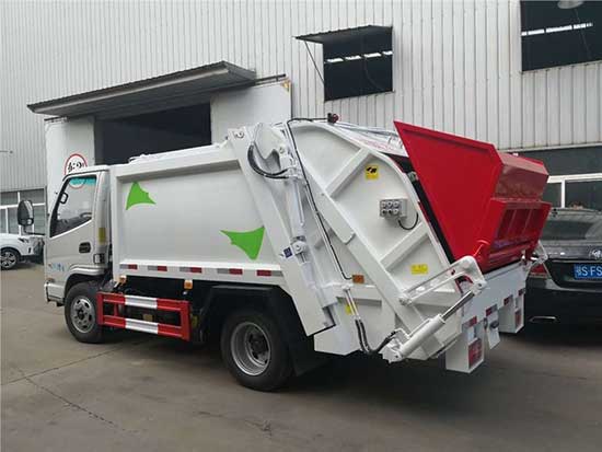 進口聚脲噴涂機(圖1) 進口聚脲噴涂機垃圾車防腐耐磨噴涂施工