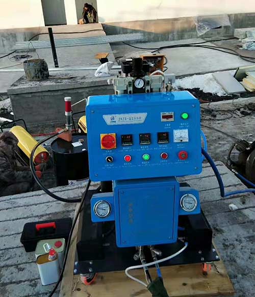 硬泡聚氨酯外墻外保溫(圖2) Q2600型外墻聚氨酯發泡機