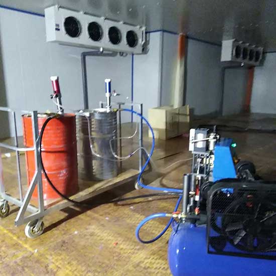 冷庫噴涂保溫聚氨酯發泡機(圖2) Q2600冷庫噴涂保溫聚氨酯發泡機施工