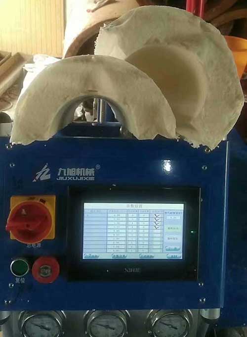 硬質聚氨酯瓦殼(圖3) 硬質聚氨酯瓦殼澆注